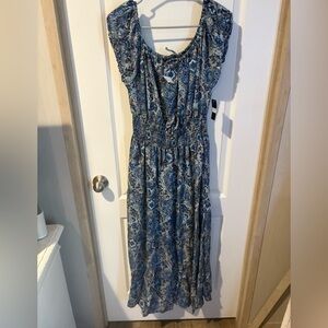 Ann & Rose 1X blue paisley maxi dress. Off shoulder. Scrunch waist.